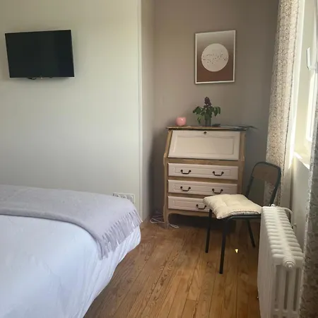 L Hirondelle 1 Bed & Breakfast Erondelle